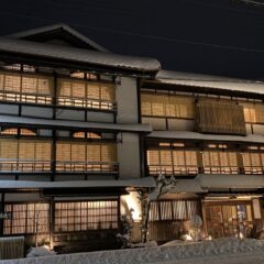 雪化粧　　茶六本館